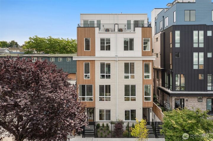 Property Photo:  222 A  10th Avenue E  WA 98102 