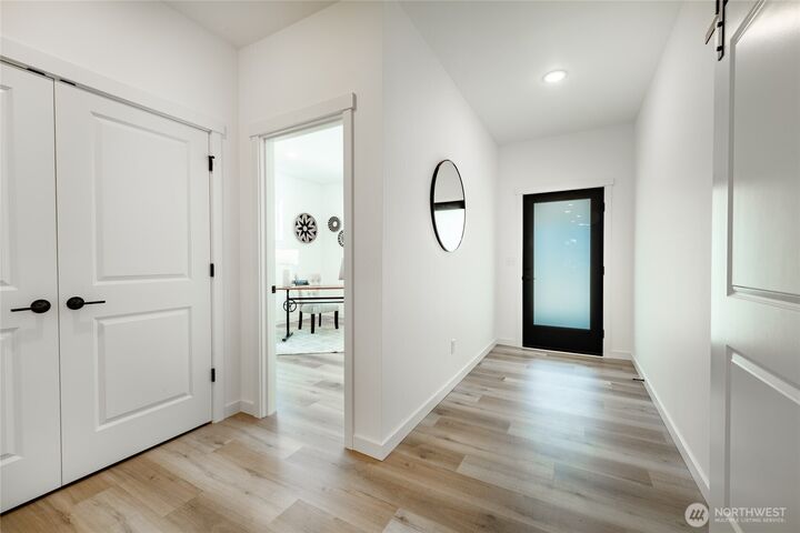 Property Photo:  714 E 5th Street  WA 98276 