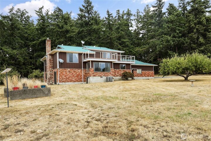Property Photo:  2725  Hunt Road  WA 98277 