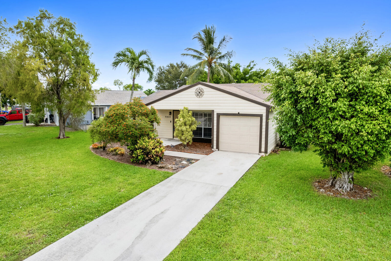 Property Photo:  5423 Courtney Circle  FL 33472 