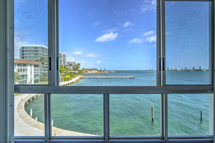 Property Photo:  410 Wilma 303 Circle 303  FL 33404 