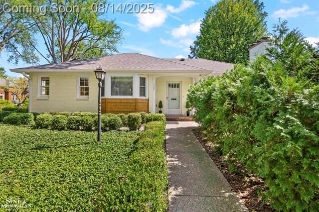 Property Photo:  1387 Kensington Road  MI 48230 