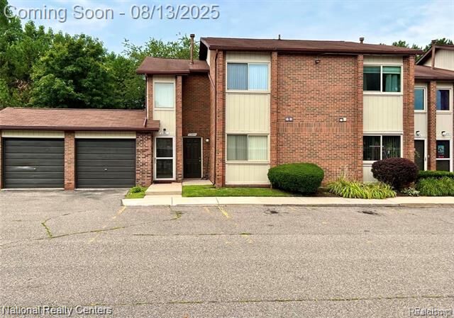 Property Photo:  33911 Pondview Circle  MI 48152 
