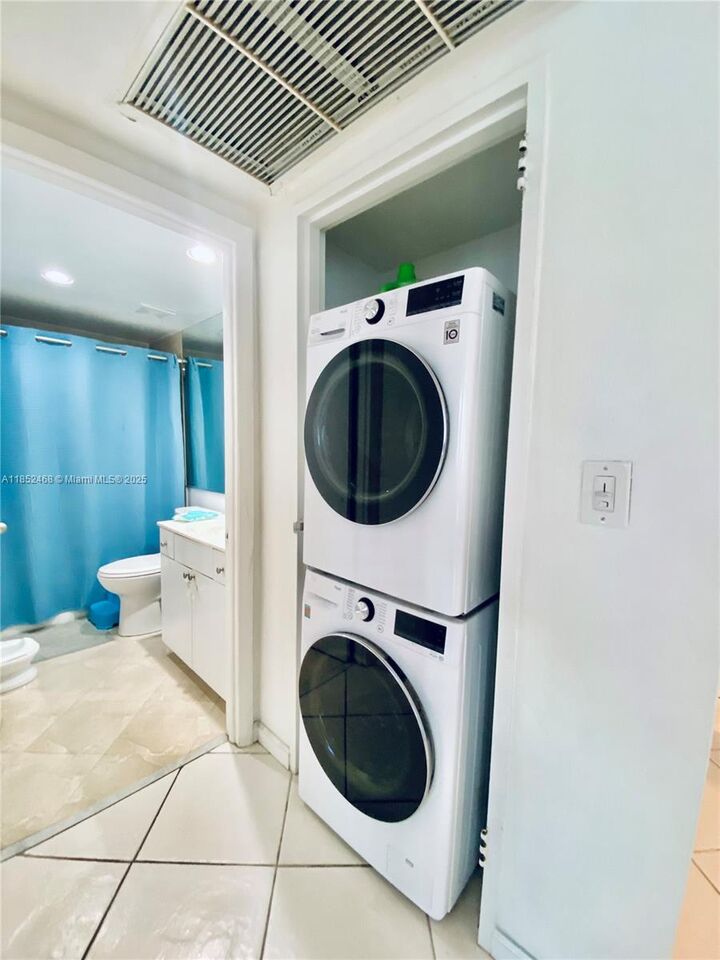 Property Photo:  10350 W Bay Harbor Dr 2L  FL 33154 
