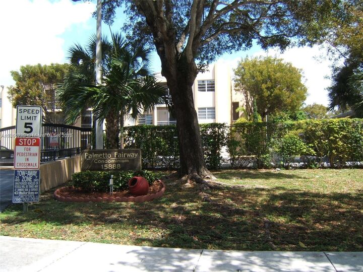 15888 SW 95th Ave 201  Miami FL 33157 photo