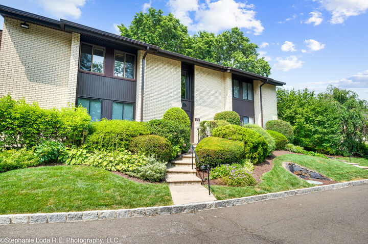 Property Photo: 75 Courtland Avenue 10 CT 06902