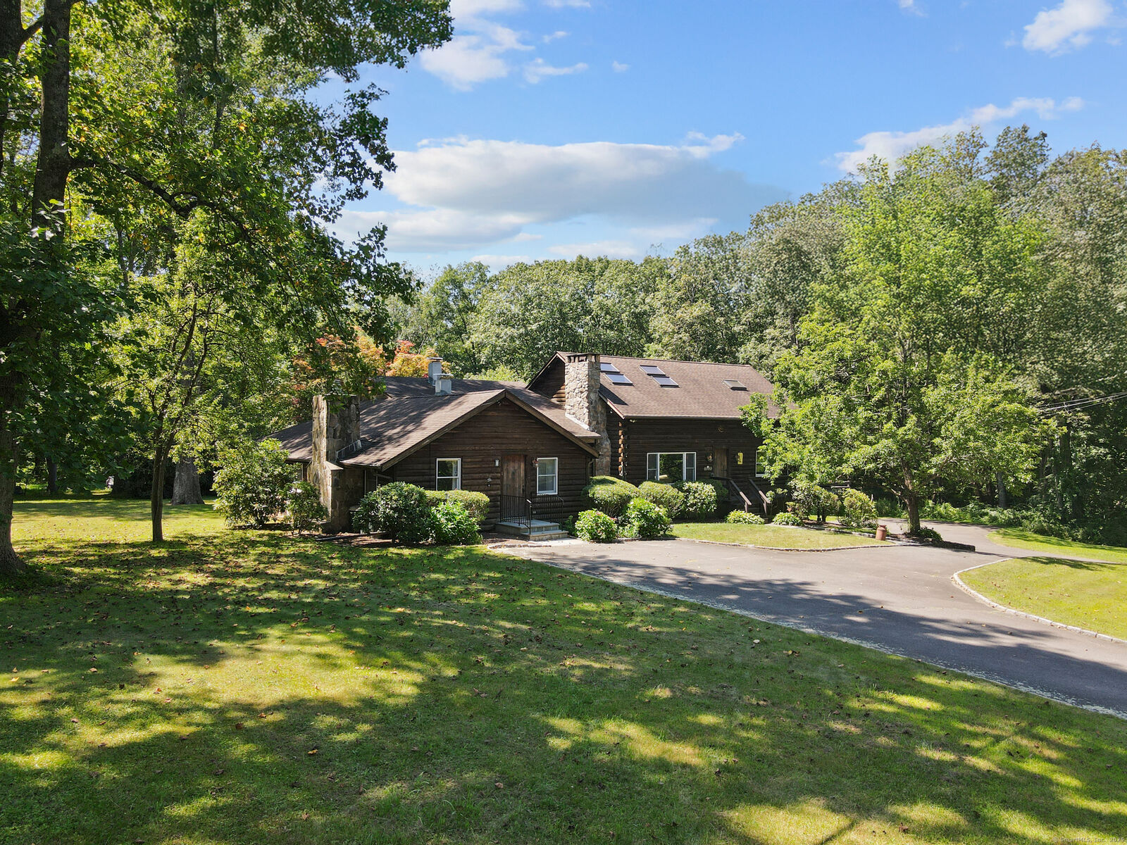 Property Photo:  1 Long Wall Road  CT 06896 