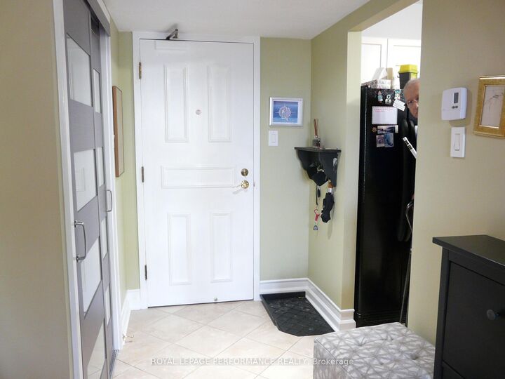 Property Photo:  200 Lafontaine Avenue 404  ON K1L 8K8 