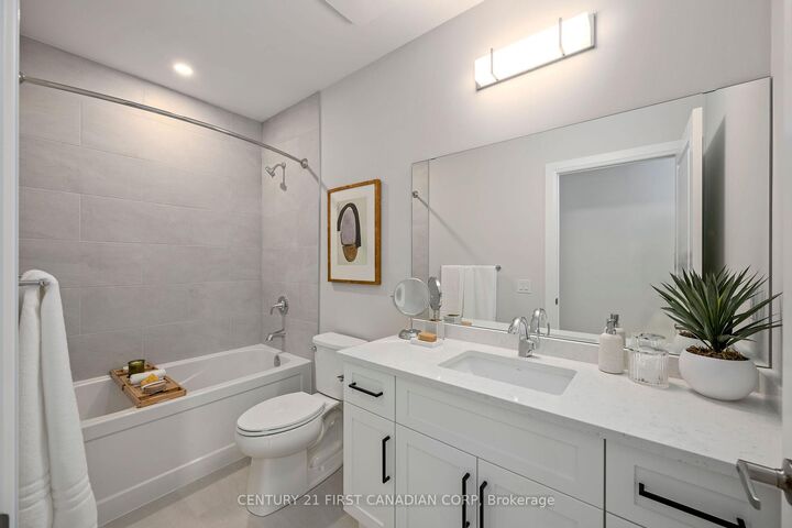 Property Photo:  4286 King Street 906  ON N2P 2E9 