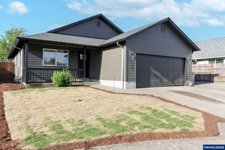 Property Photo: 357 Water'S Edge Ct OR 97355