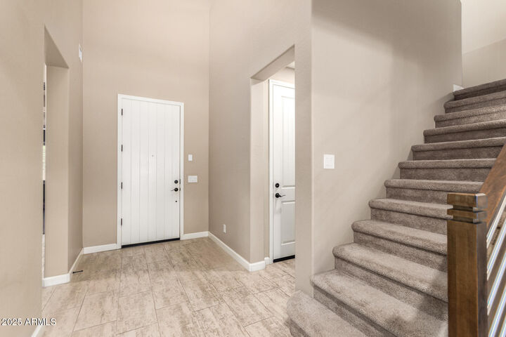 Property Photo: 922 W Yellowstone Way AZ 85248