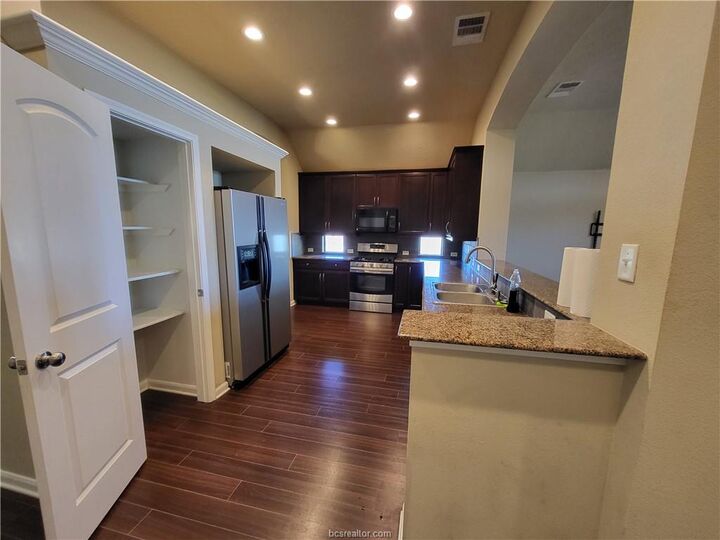 Property Photo: 101 Garnet Court TX 77868-3053