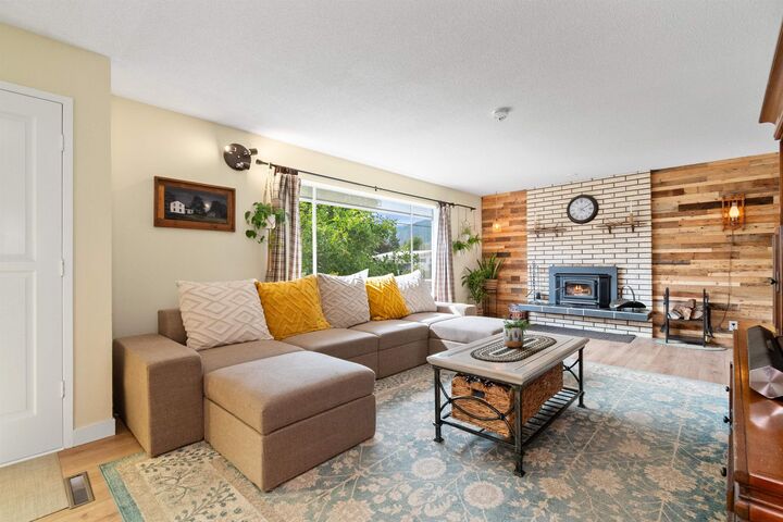 Photo de la propriété:  10098 Bonavista Street  BC V2P 5B9 