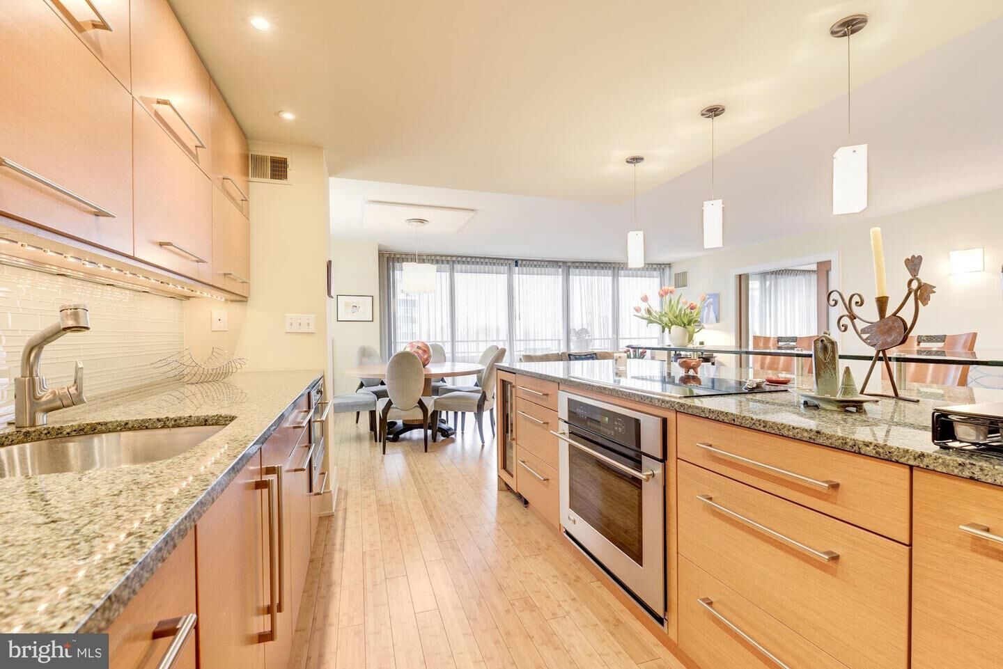 Property Photo:  2555 S Pennsylvania Avenue NW 806  DC 20037 