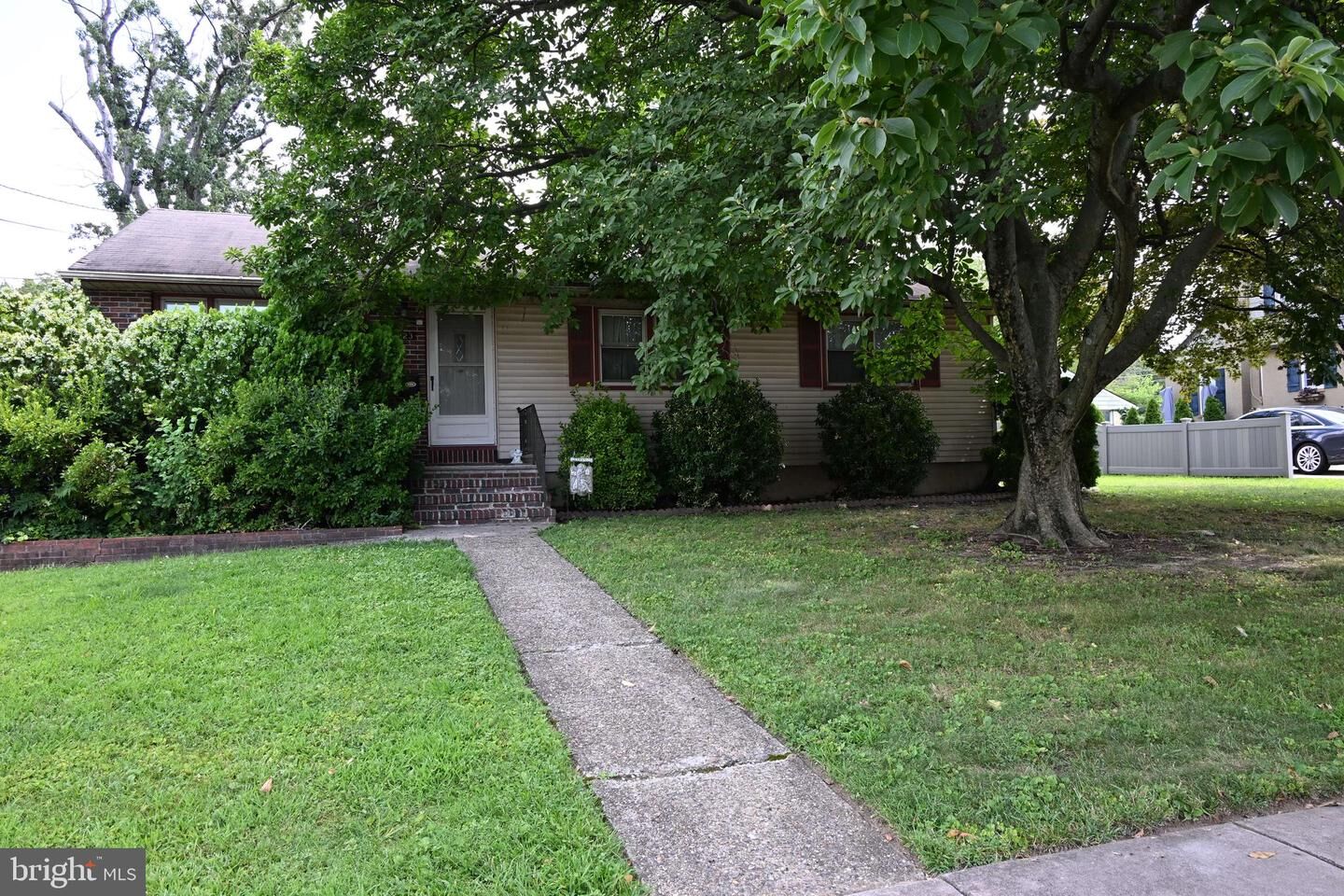 Property Photo:  323 Saint James Avenue  NJ 08002 