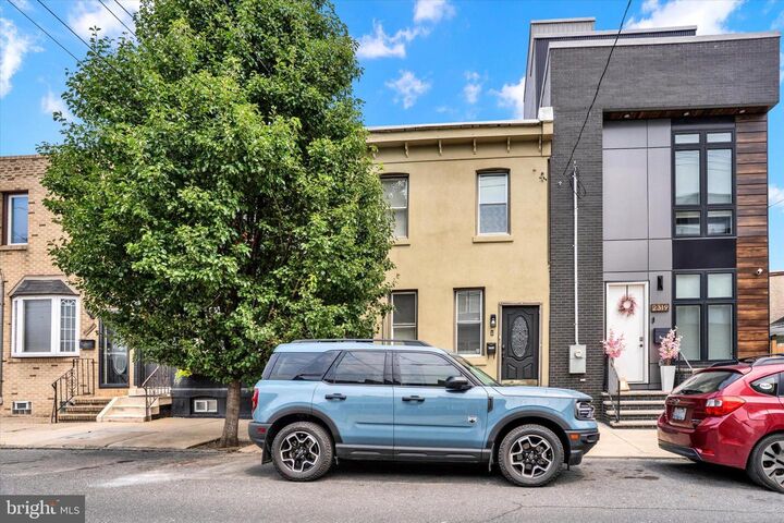 Property Photo:  2317 E Sergeant Street  PA 19125 