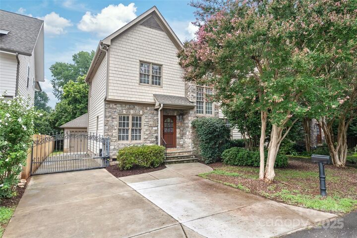 Property Photo: 915 Millbrook Road NC 28211