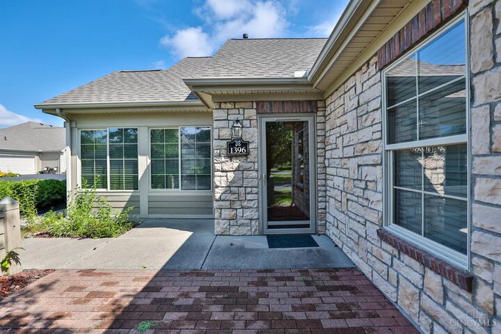 Property Photo:  1396 Cotswold Lane  OH 45013 