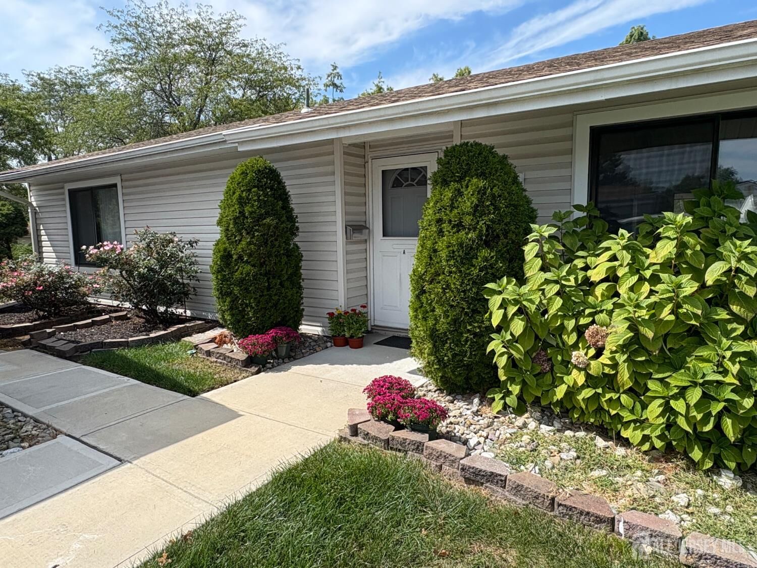 Property Photo:  6-A Aspen Plaza  NJ 08831 