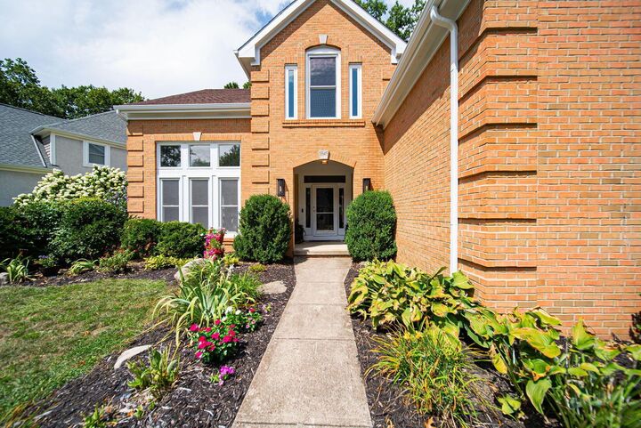 Property Photo:  5545 Caplestone Lane  OH 43017 