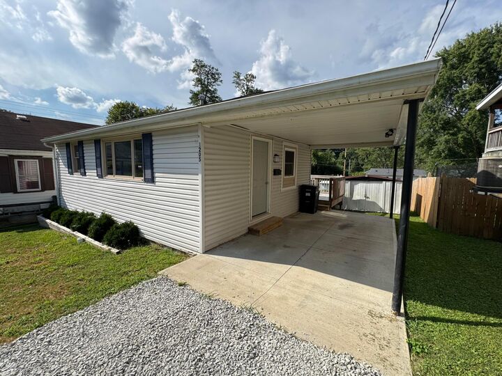 Property Photo:  1205 Arch Street  OH 43701 