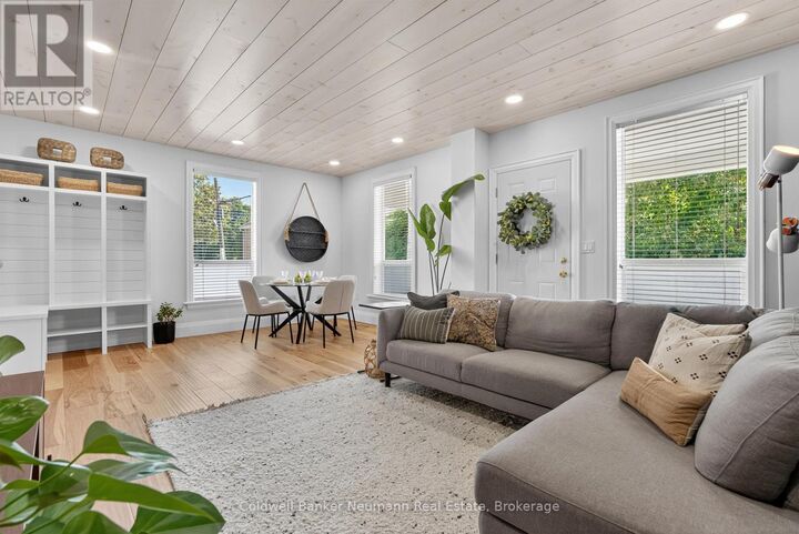 Property Photo:  118 1/2 Wellington Street  ON N1R 3Y9 