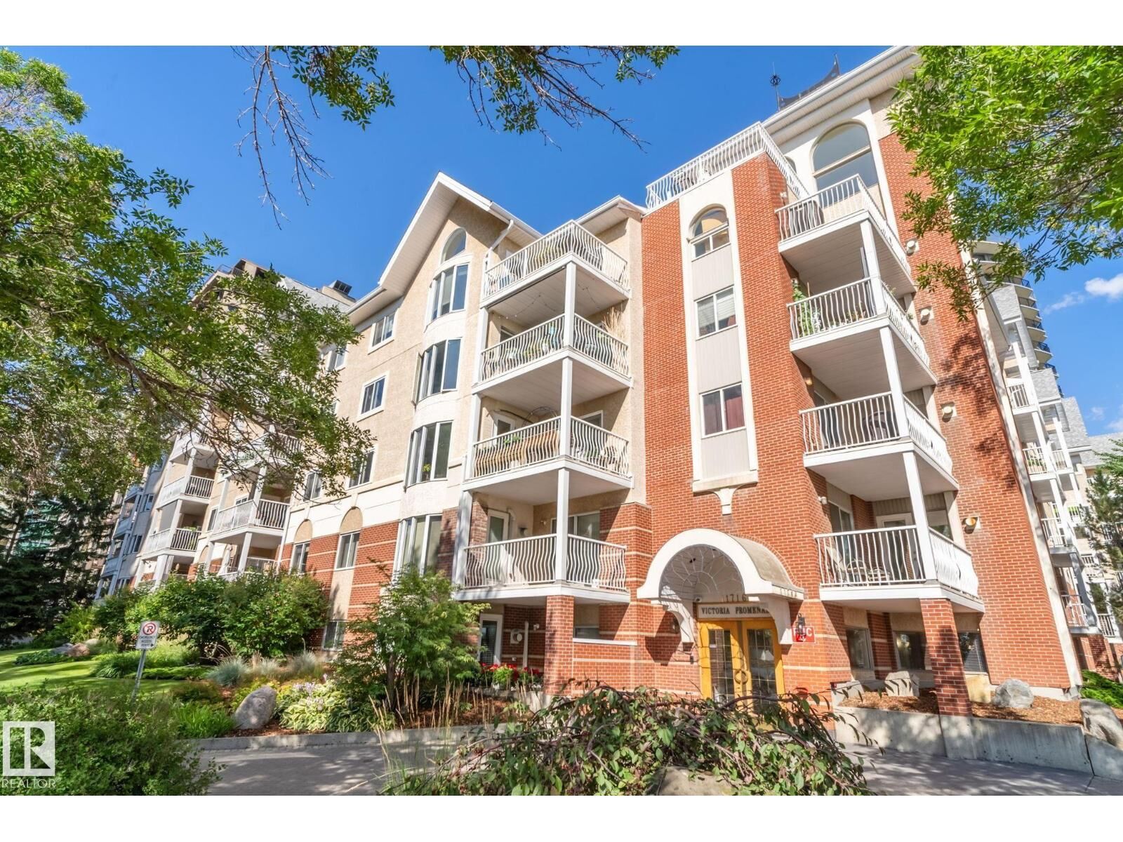 Property Photo:  #405 11716 100 Av NW  AB T5K 2G3 