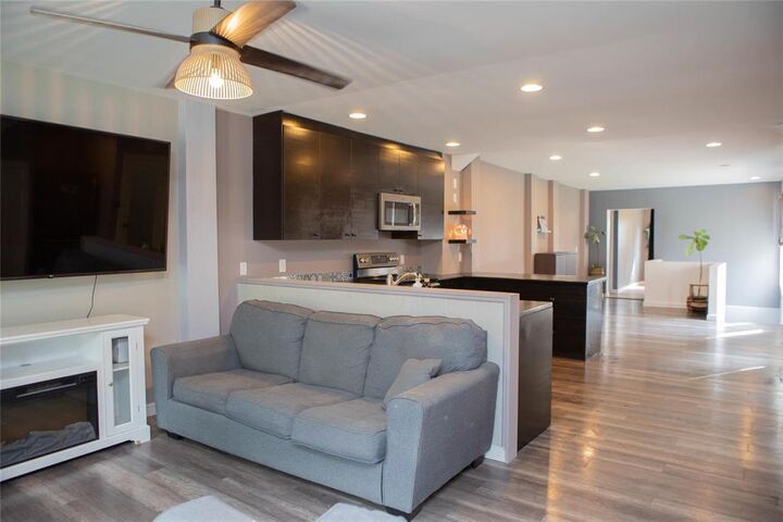 Property Photo:  213 Dickson Street South  MB R0K 2C0 