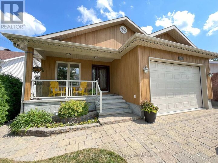 Property Photo:  93 Paget Street South  ON P0J 1P0 
