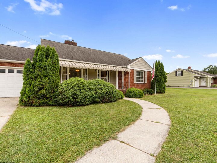 Property Photo:  1725 S Davis Avenue  WV 26241 