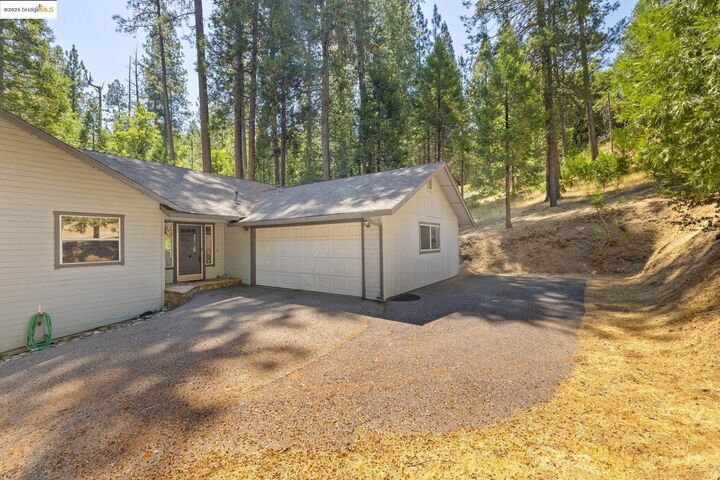 Property Photo: 20055 Pine Mountain Drive CA 95321