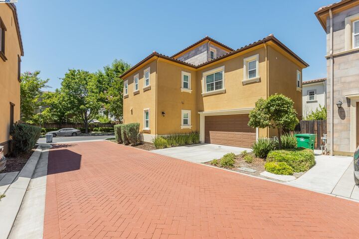Property Photo: 3422 Cinnamon Ridge Rd CA 94582