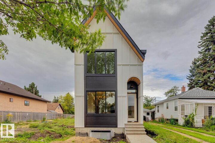 Property Photo:  11336 130 Street NW  AB T5M 1A2 