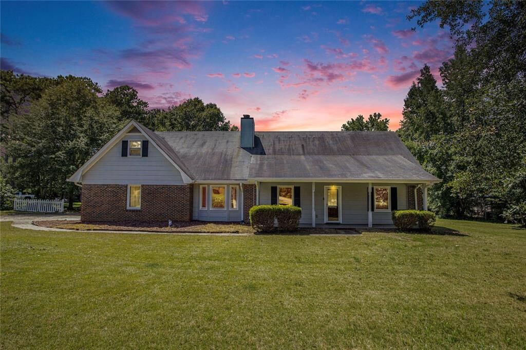 Property Photo:  223 Chateau Drive  GA 30214 