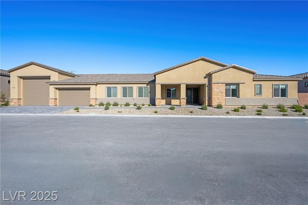 Property Photo:  