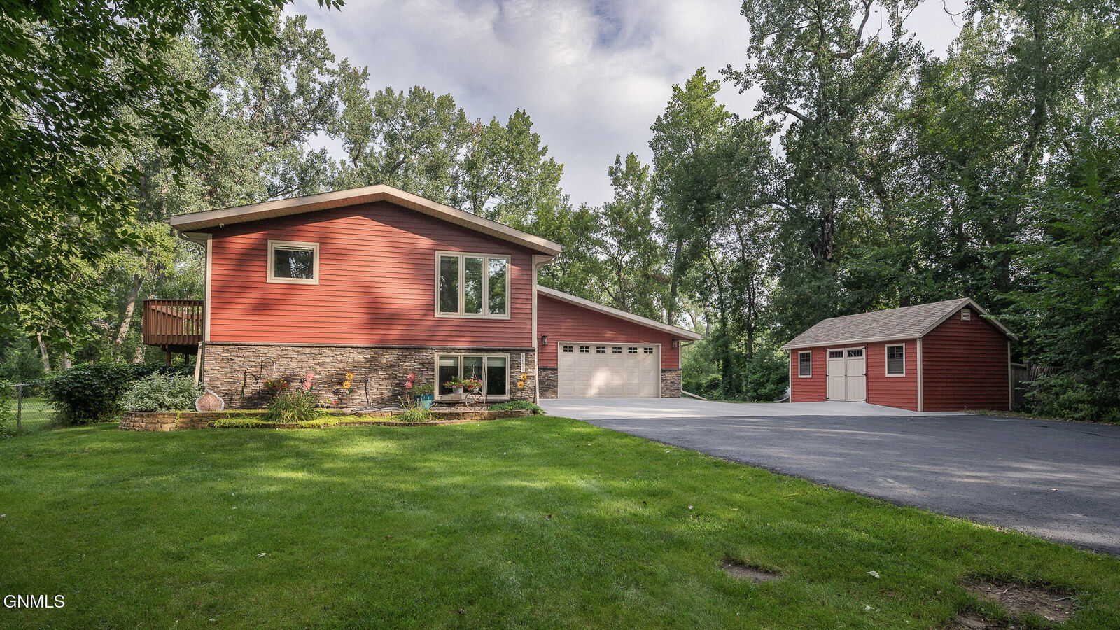 Property Photo:  8624 Briardale Drive  ND 58504 