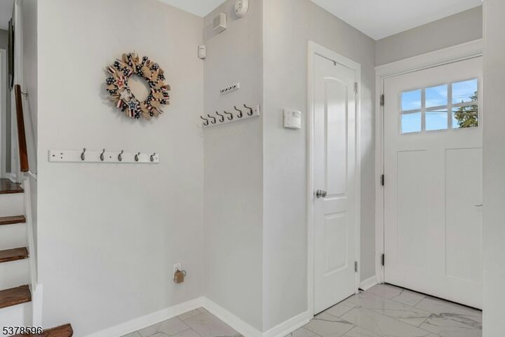 Property Photo:  27 Earnshaw Pl  NJ 07013 