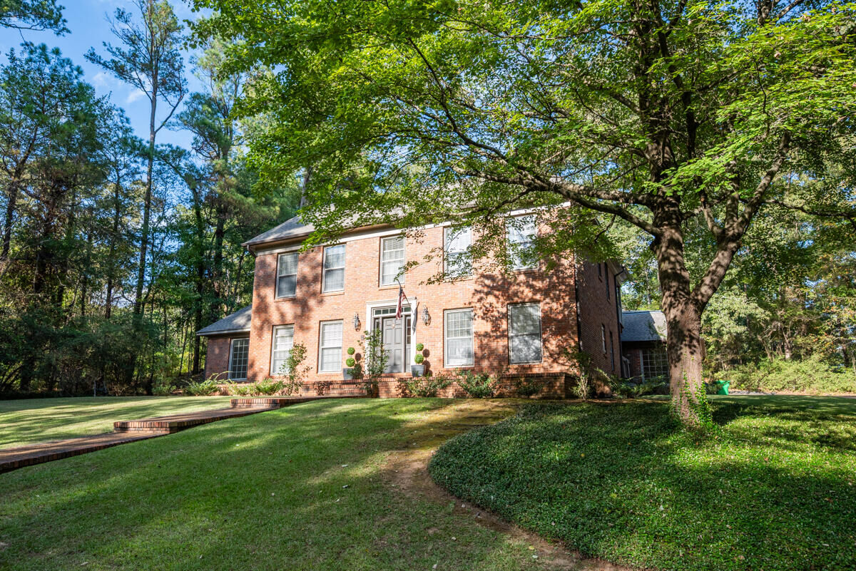 Property Photo:  1600 Seminole Rd  MS 39705