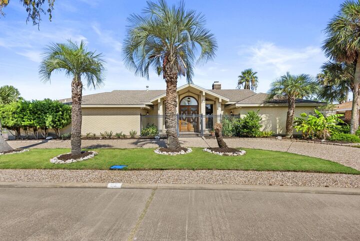Property Photo: 62 Colony Park Circle TX 77551
