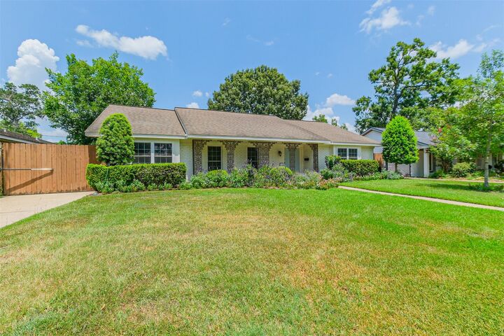 Property Photo: 7118 Shavelson Street TX 77055