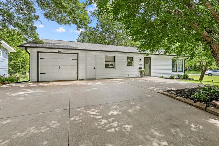 1114 Hazel Street  Pella IA 50219 photo