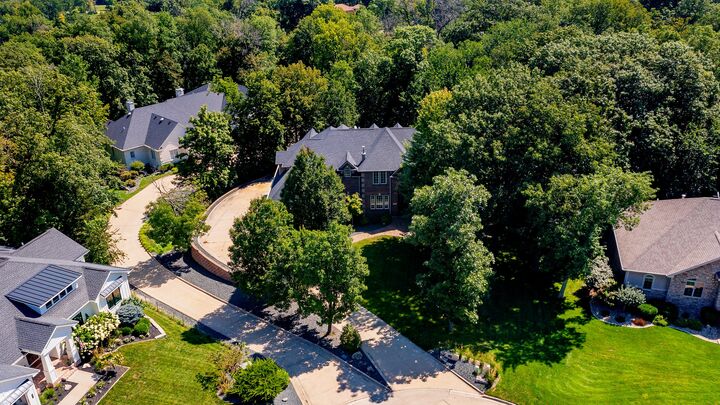 Property Photo:  605 Oakwood Place  IA 50226 