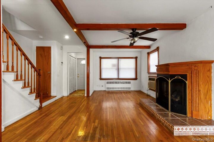 Property Photo:  1726 Radcliff Avenue  NY 10462 