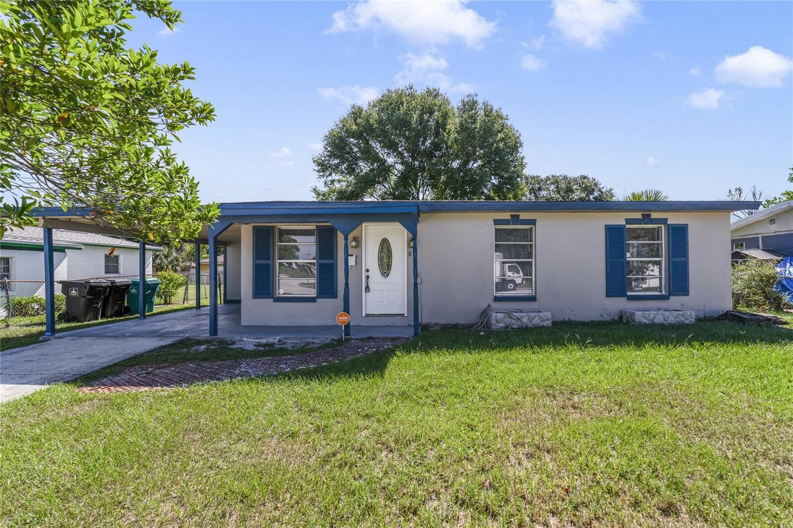 Property Photo: 2111 Mantilla Avenue FL 32811