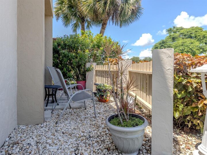 Property Photo:  1712 Lakeside Drive 1712-B  FL 34293 