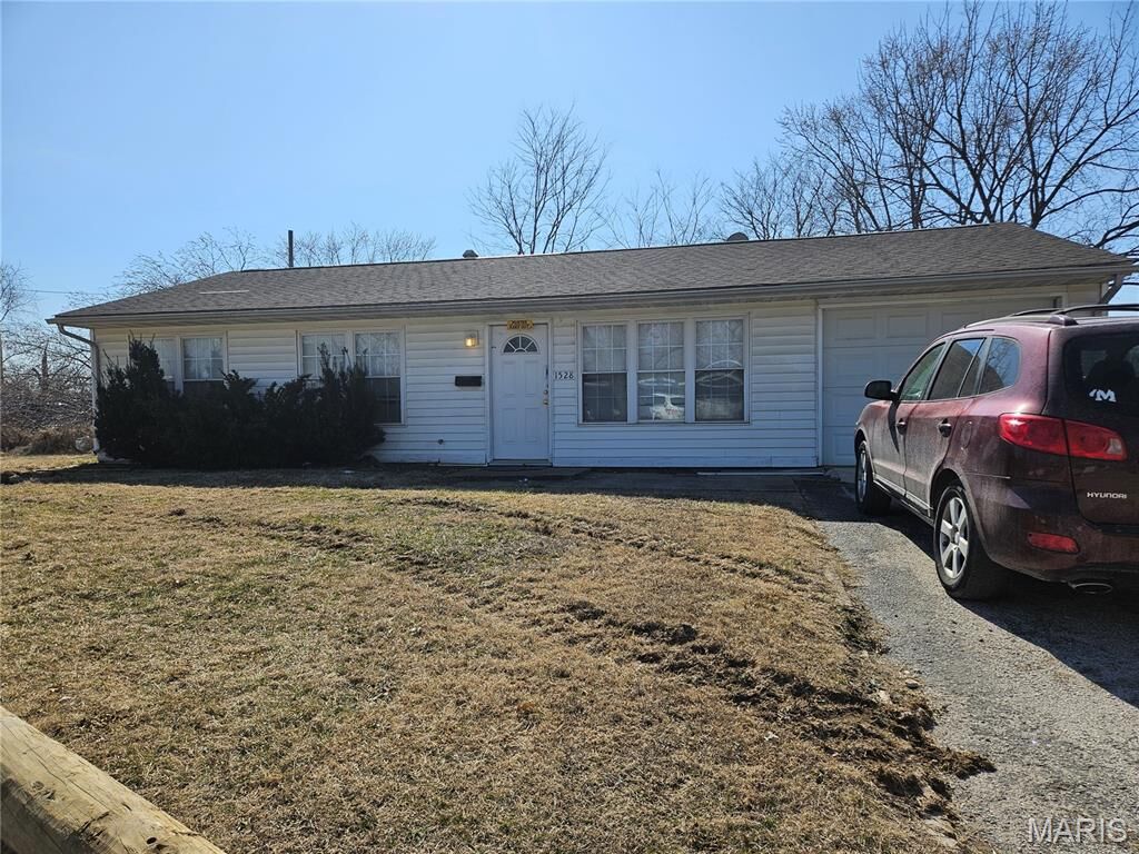 Property Photo: 1528 Andrews Drive IL 62206