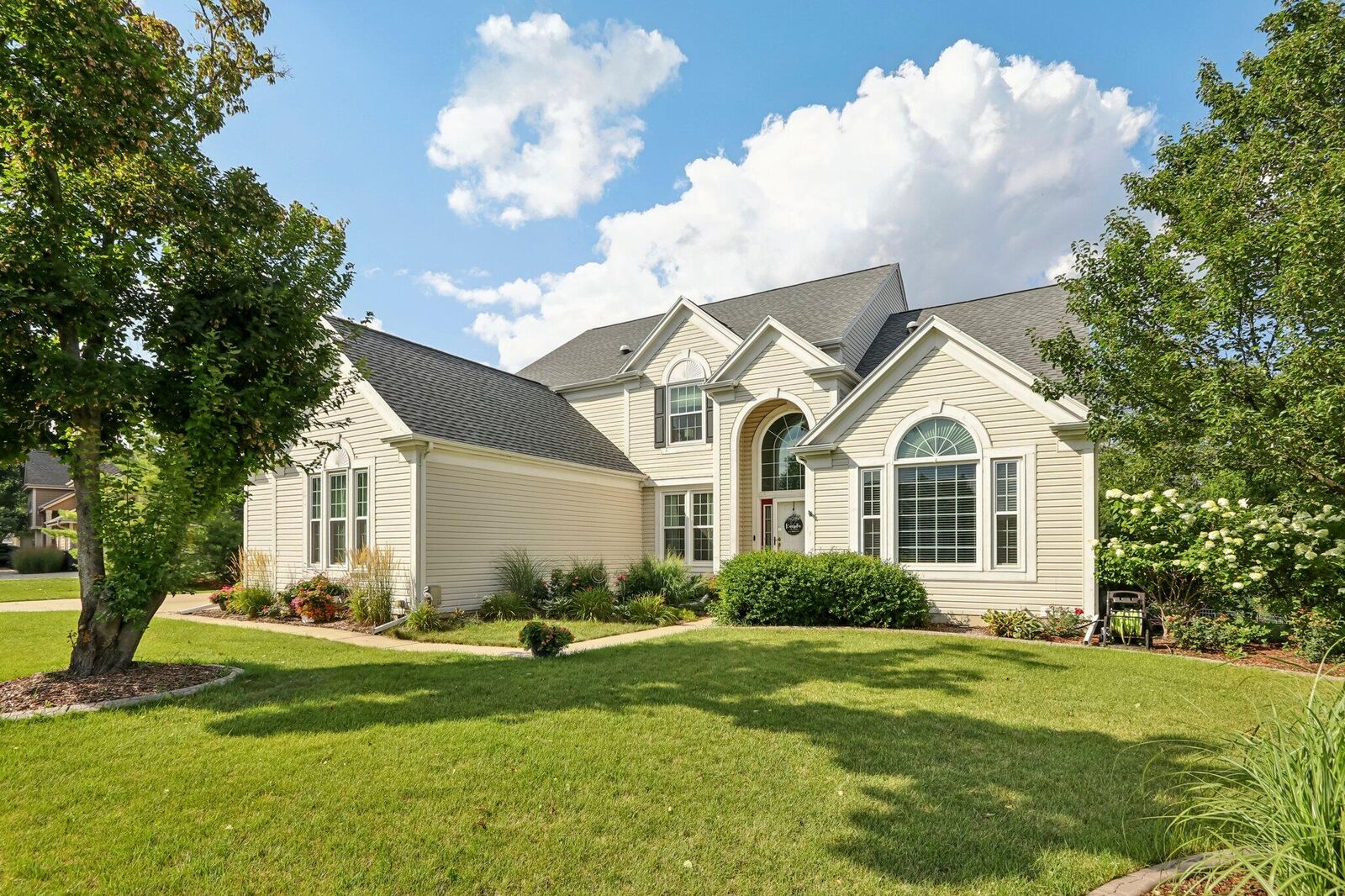 Property Photo:  N66w14402 Ash Dr  WI 53051 