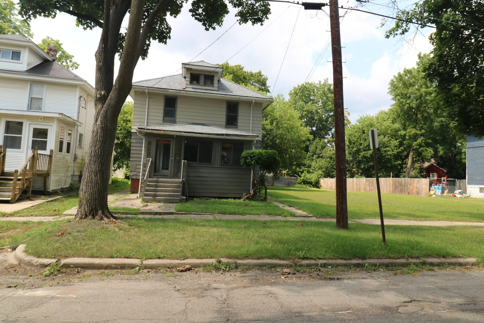 Property Photo:  1014 Woodbridge Street  MI 49203 