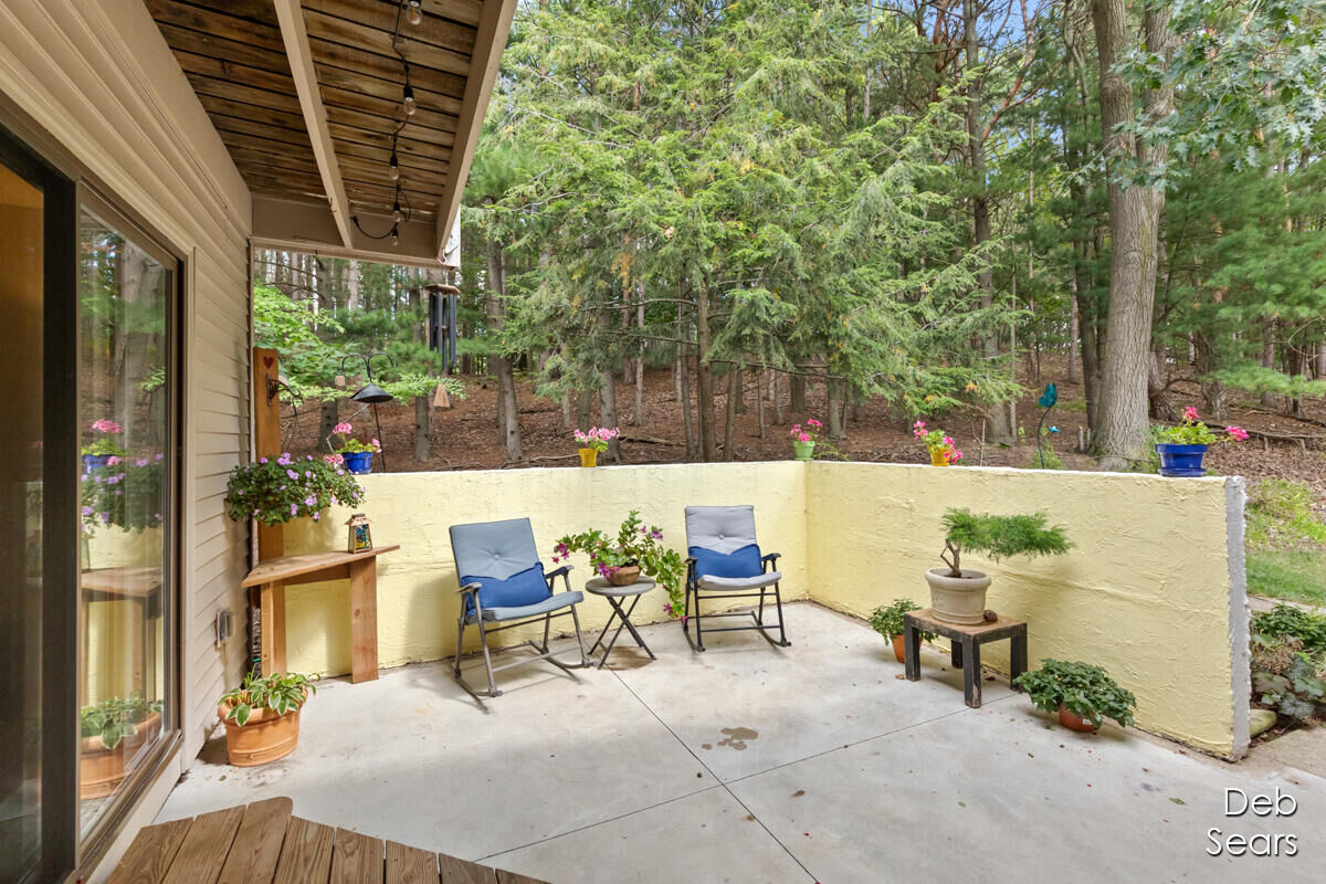 Property Photo: 17542 Parkwood MI 49456
