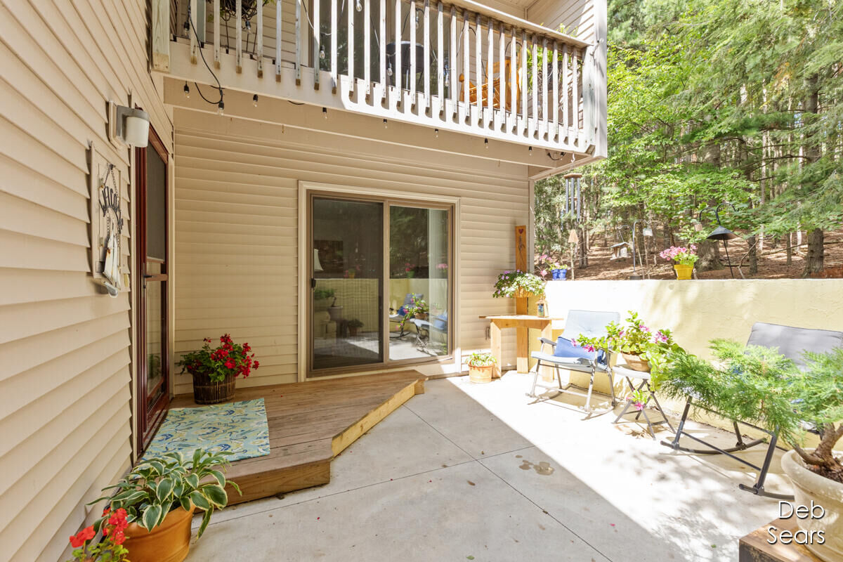 Property Photo:  17542 Parkwood  MI 49456 